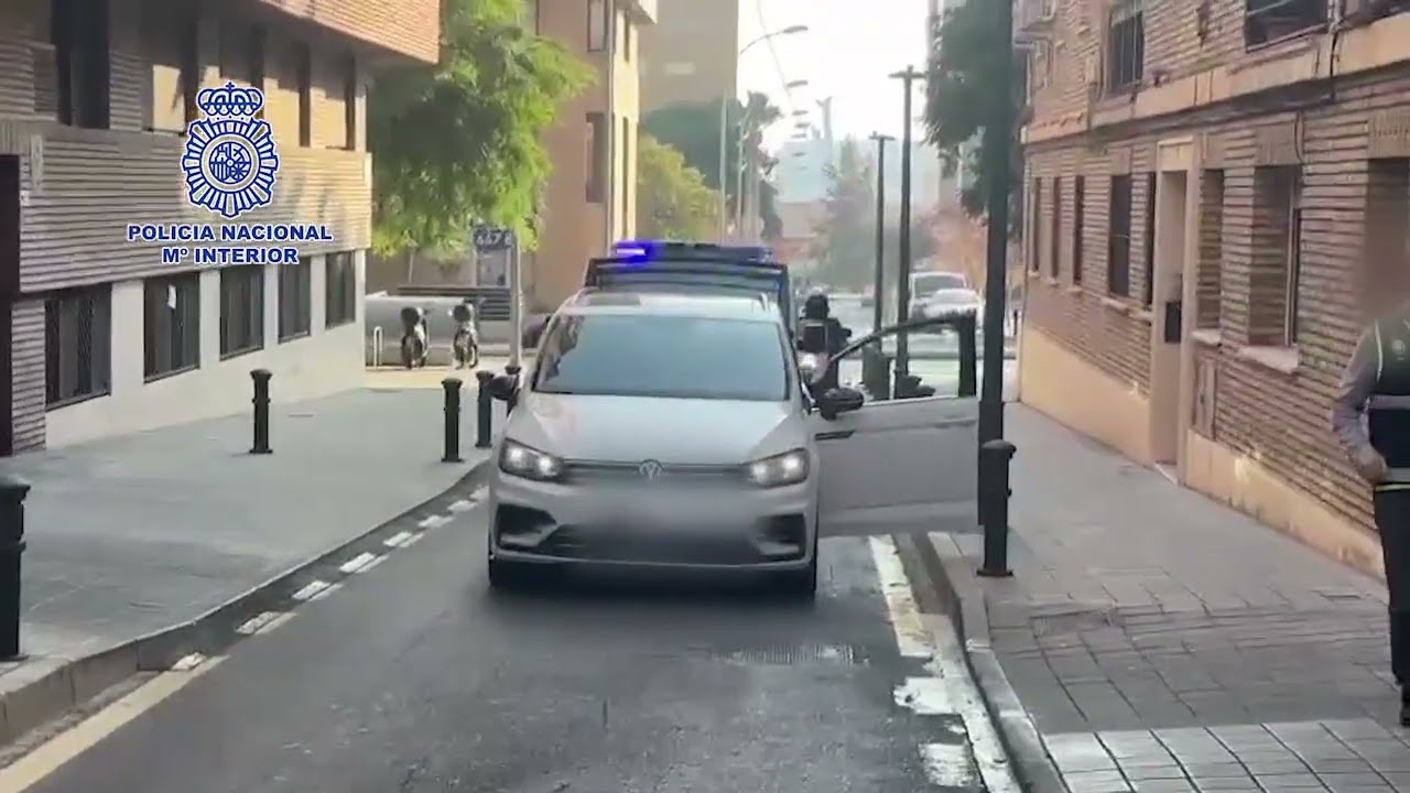 Arrestato il ras del clan Contini dai Carabinieri del Comando Provinciale di Napoli.