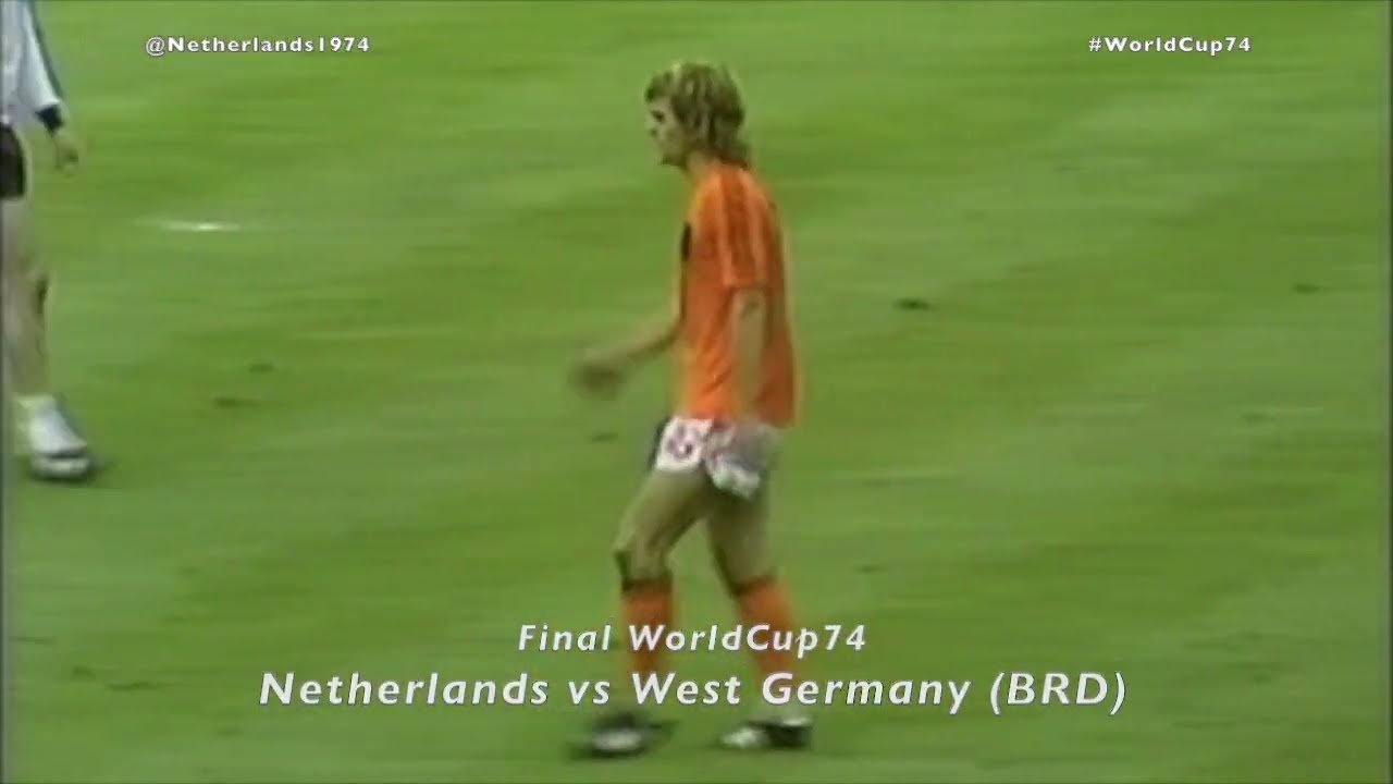 Suurbier (20) creates a chance for Rep (16) in final #WorldCup74