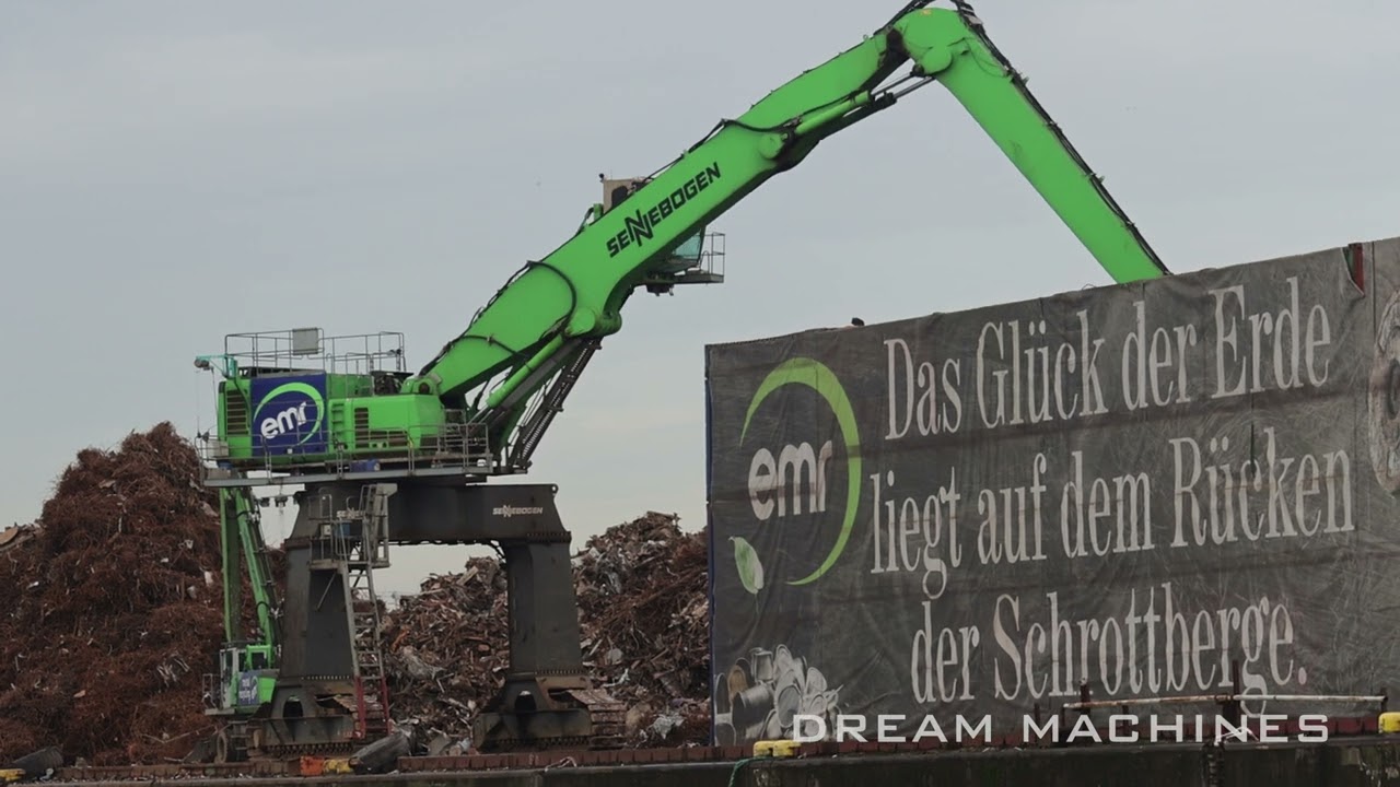 Giant material handler Sennebogen 875E 🚧👨🏽‍🔧🛠 scrapyard machine loading scrap metal with giant 👷