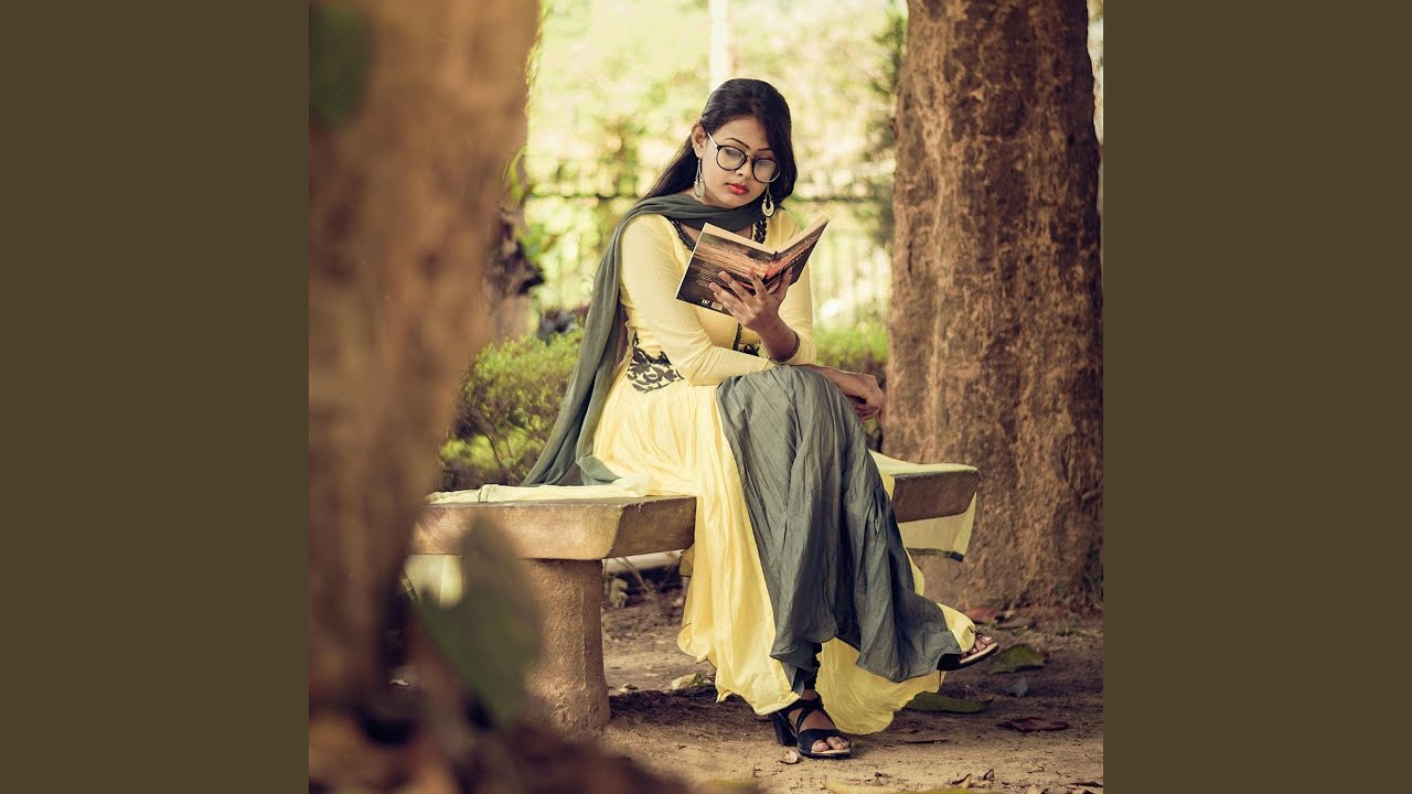Ladki Badi Anjani Hai