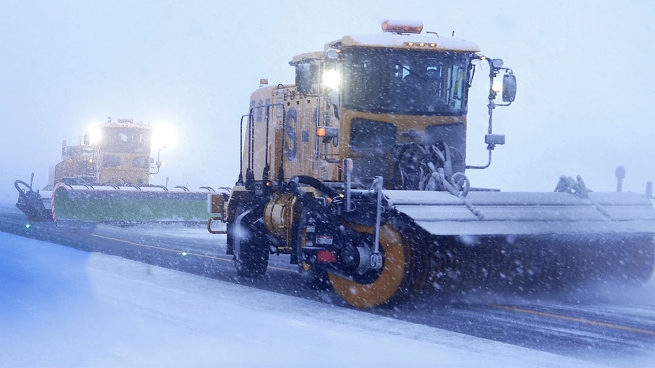 Extreme Airport Snow Plowing | Aomori's White Impulse Story ★ ONLY in JAPAN