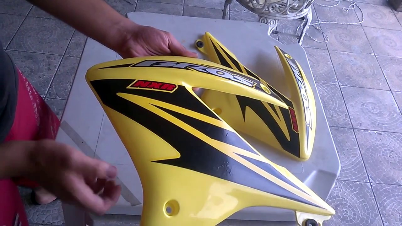 ADESIVANDO CARENAGENS DE MOTO - xXx JEEF06 xXx