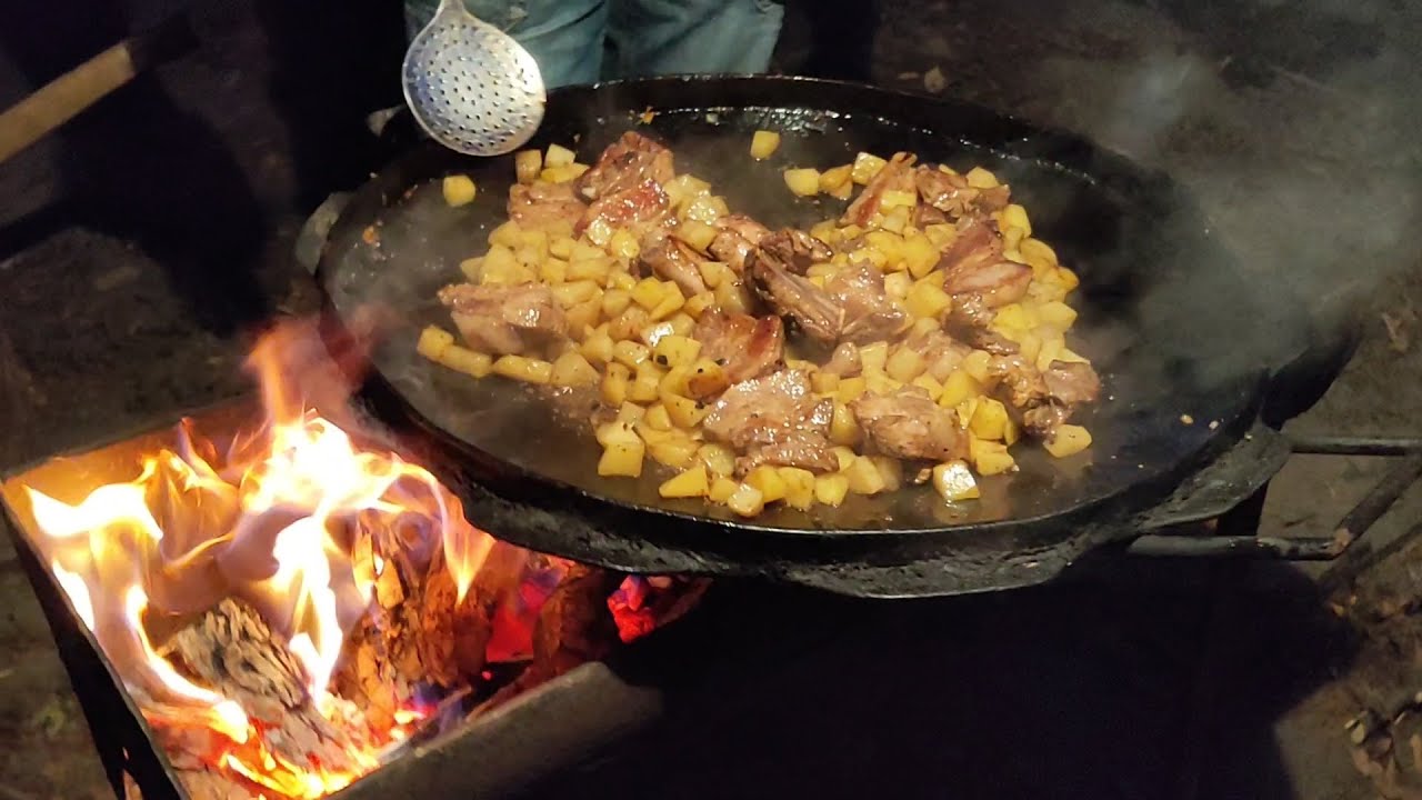Картопля на бороні з м 'ясом та грибами