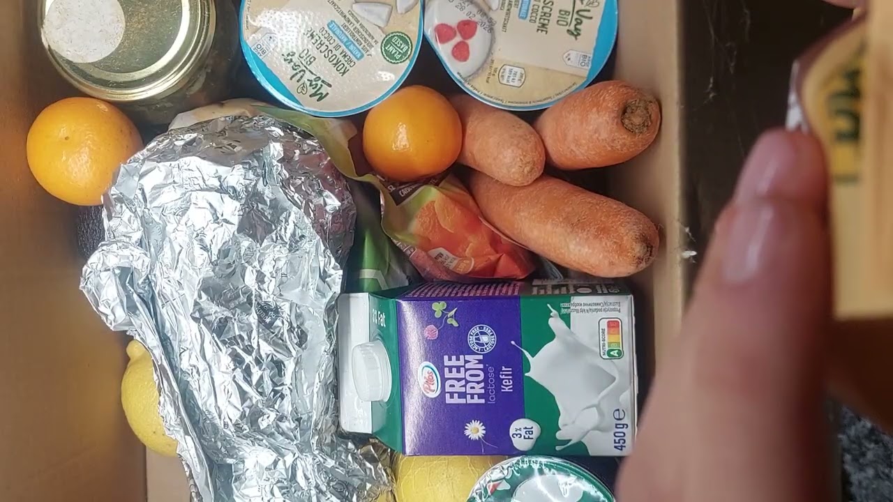 Daddy's Daughter Unboxes Foods