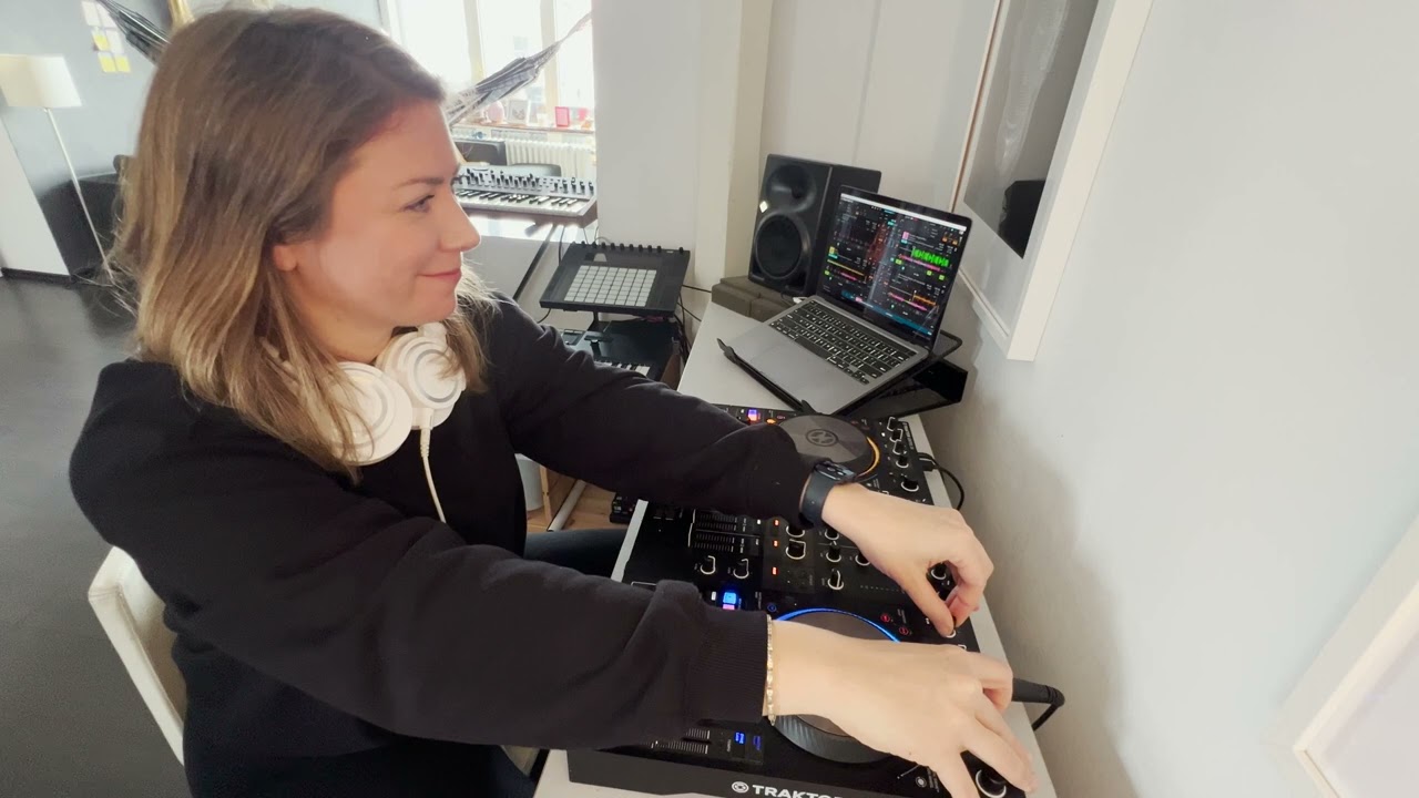 Step into my home DJ sanctuary | Neverwhere Radio 040 by Camea