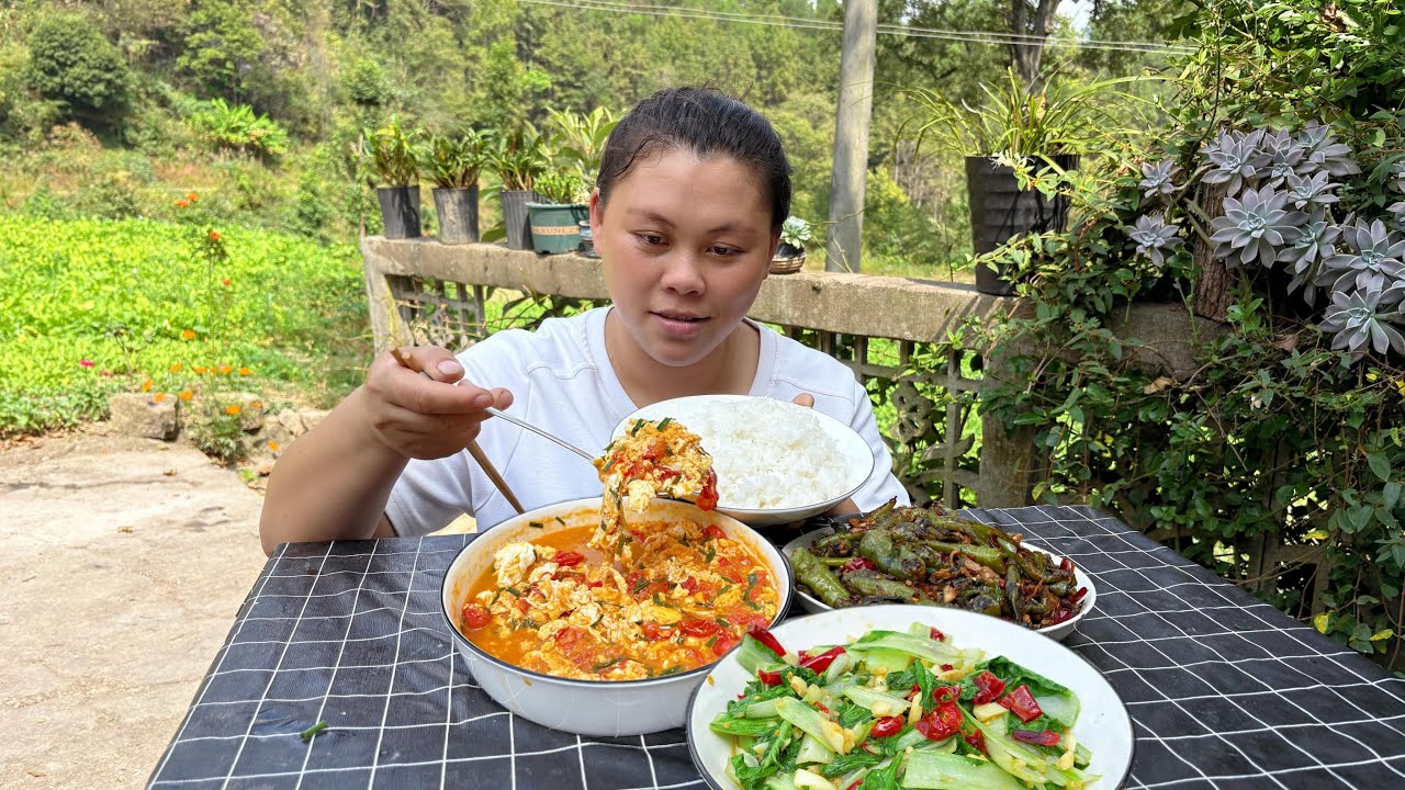 今天简单做了几个美味的家常下饭菜 Today, I made several delicious home-style dishes