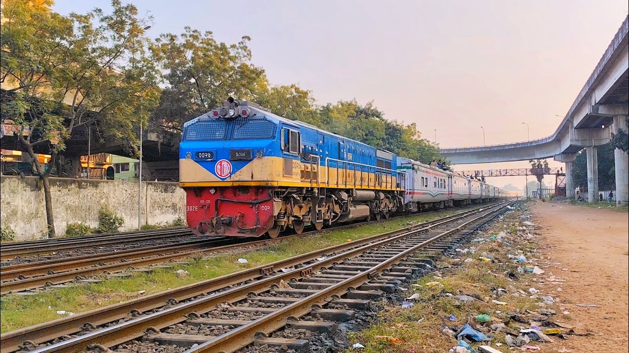 Upakul Express departing at Kamalapur Railway Station || Dhaka to Noakhali || Bangladesh Railway