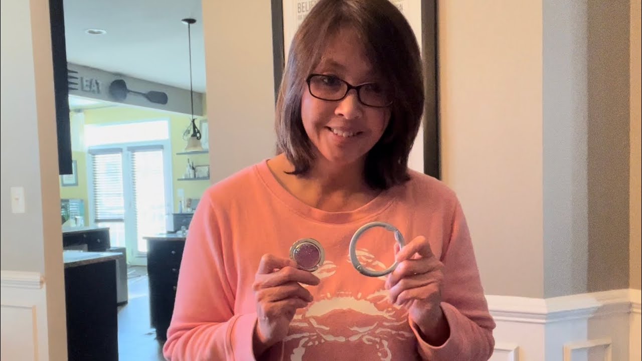 Purse hangers-foldable or Clipa?