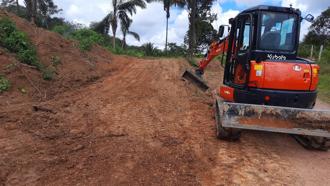 finitions d'un chemin d'accès avec une mini pelle kubota