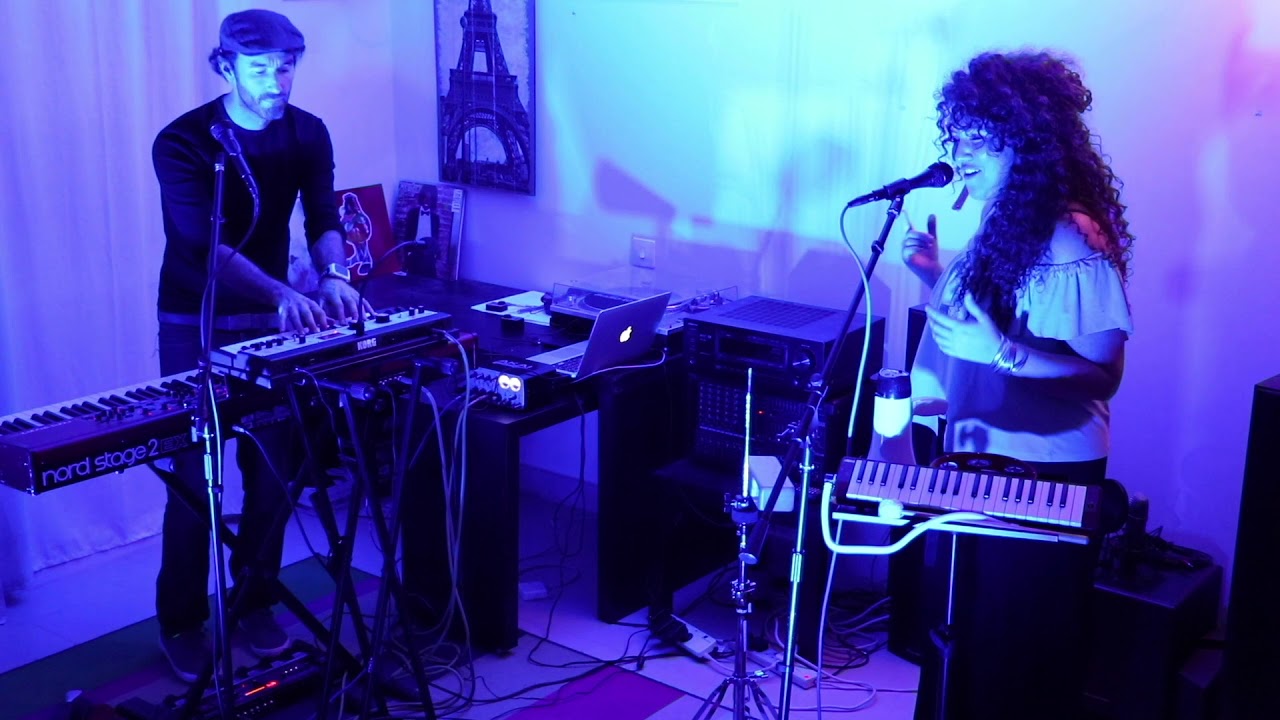 'ECHO VESSEL',  DUBAI: ELECTRO POP DUO - LIVE SYNTH LOOPING
