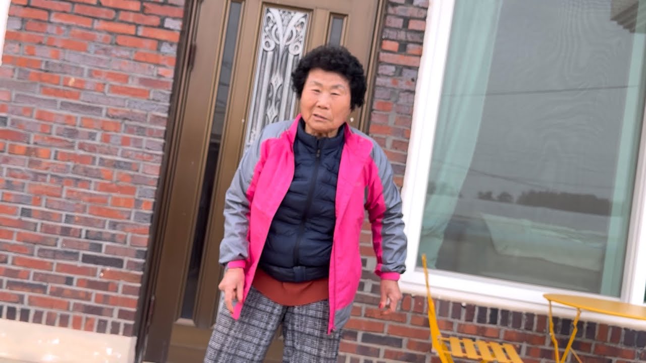 Anh Soo Biếu Mẹ Tiền Sinh Hoạt. 