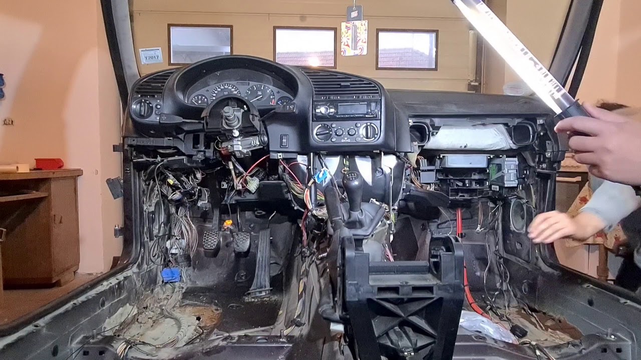 BMW E36 - demontare interior-si mai multa rugina