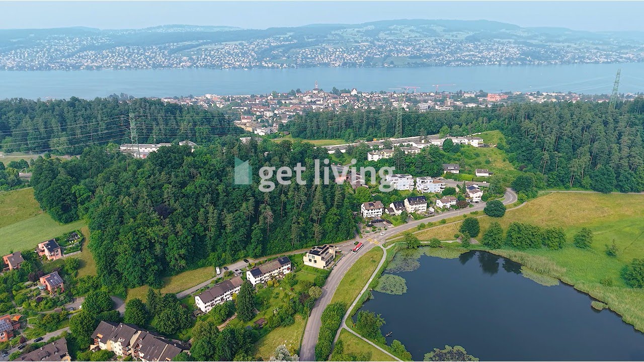 ZÜRICH-GATTIKON:  TOP 4.5 ZIMMER ATTIKA WOHHNUNG MIT RIESIGE TERASSE