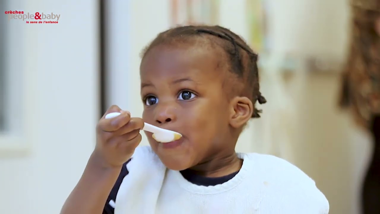 people and baby - L'alimentation dans nos crèches