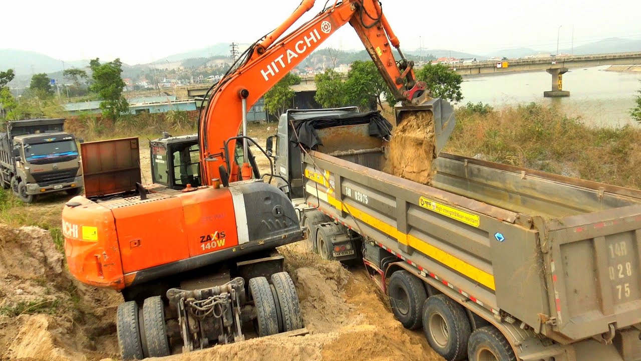 Máy Xúc HITACHI ZAXIS 140W Múc Đất, Xe Ô Tô Tải Ben Chở Và Đổ Đất | Excavator Truck | TienTube TV