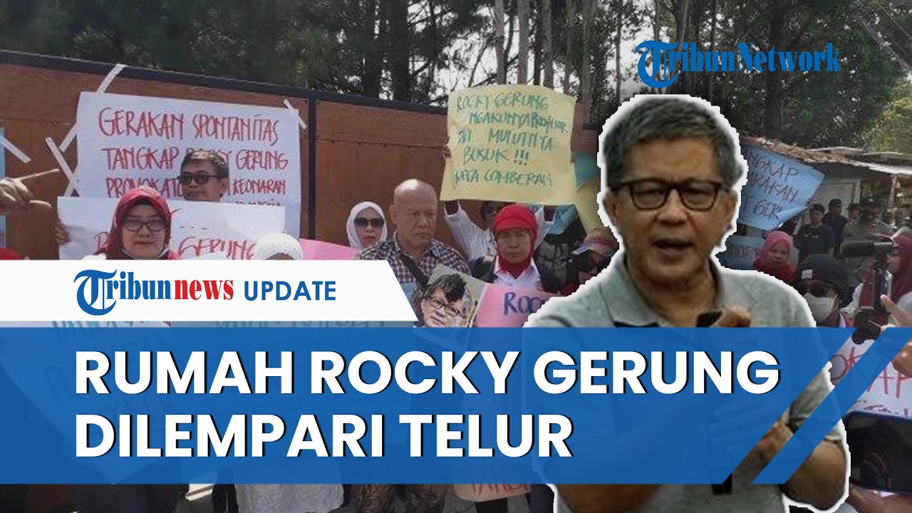 Detik-detik Rumah Rocky Gerung Digeruduk Massa Dilempari Telur & Tomat, Tuntut Segera Ditangkap