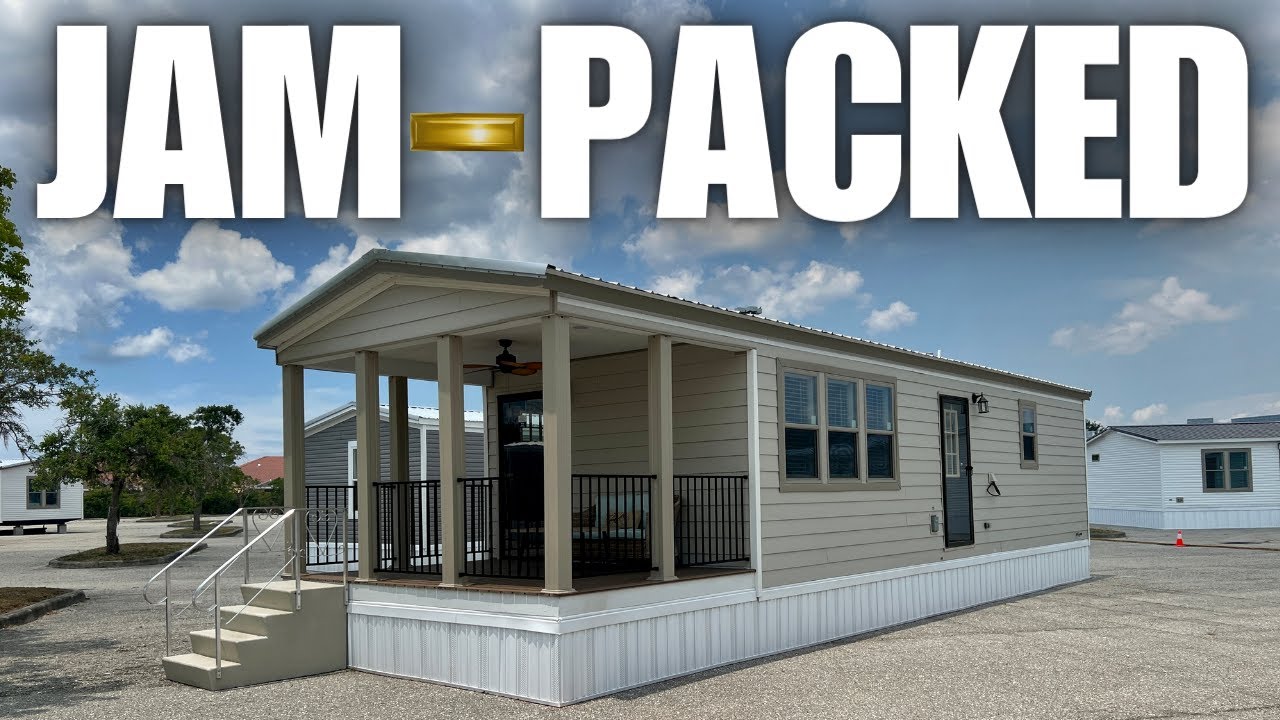 A small(tiny house) single wide w/ some BIG features! Mobile Home Tour