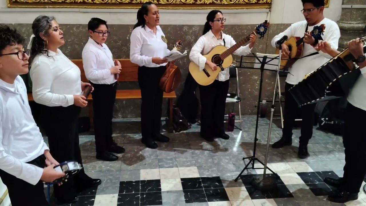 Canto: Con Nuestras Manos Ya Cansadas (Ofertorio)