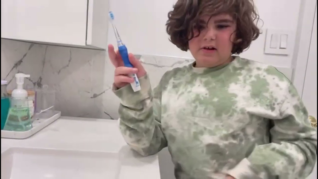 SEAGO Kids Electric Toothbrush with Rainbow LED Light Make Brushing Fun !!!