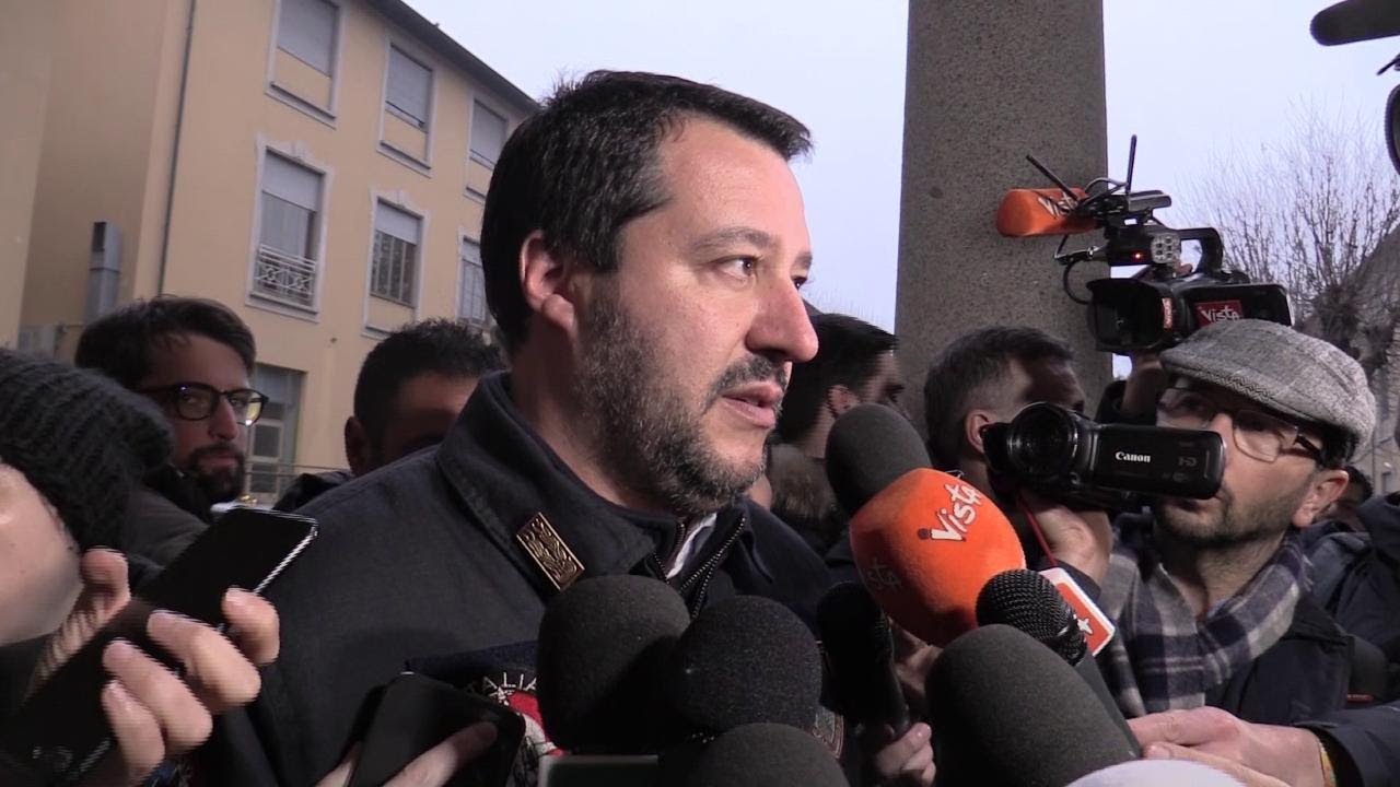 Sea Watch 3 in mare con 33 migranti, Salvini: 