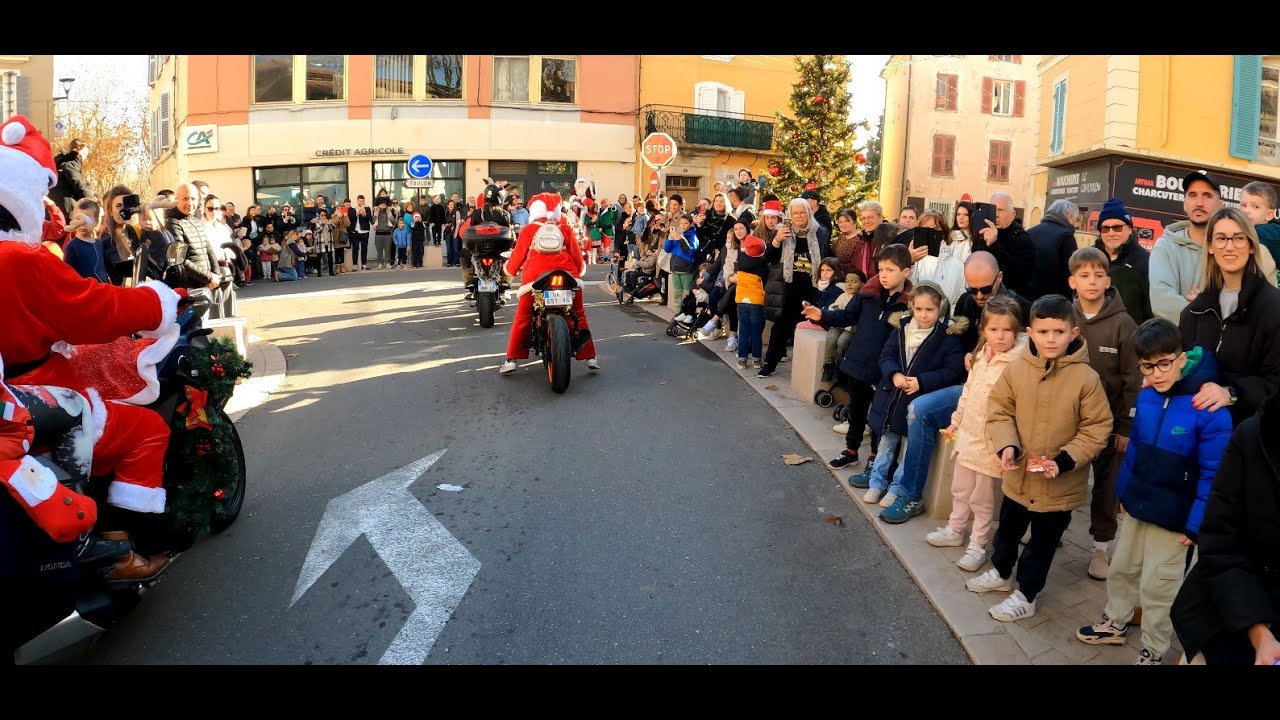 Peres Noel Motards du Var - traversée de Cuers - 2025 - 17eme édition