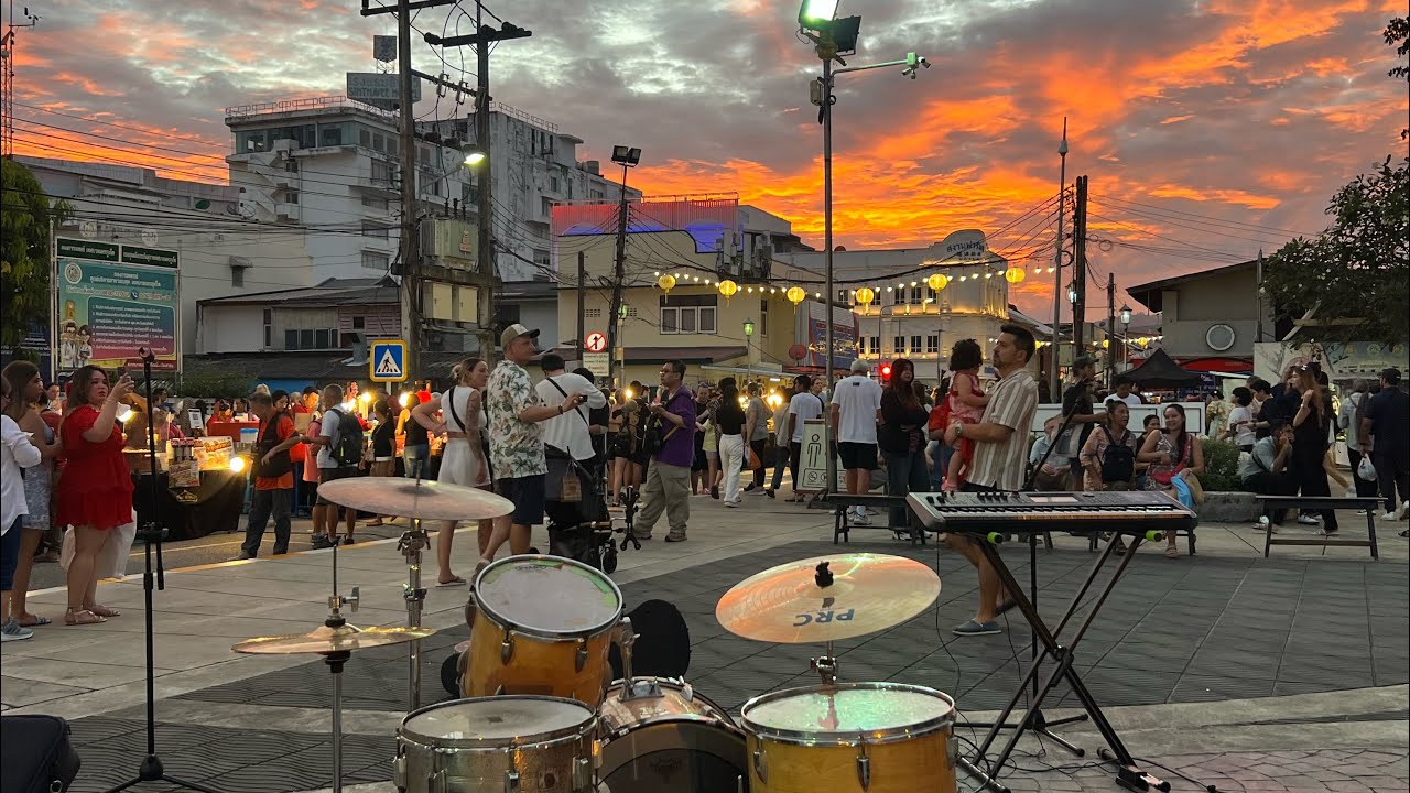 Queen On Street Live Phuket Old Town  Tipbox : กสิกร