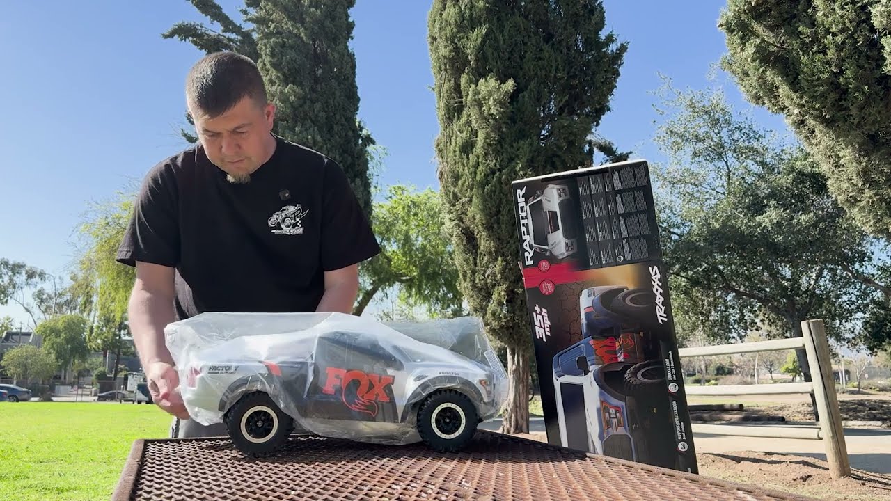 Тестирование Traxxas Ford Raptor с системой bl-2s | Распаковка, скейт-парк и трасса