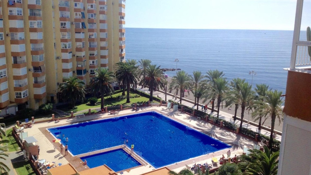 Apartamento Centro Internacional | Torre Del Mar, Spain | Hotel Review 🏩