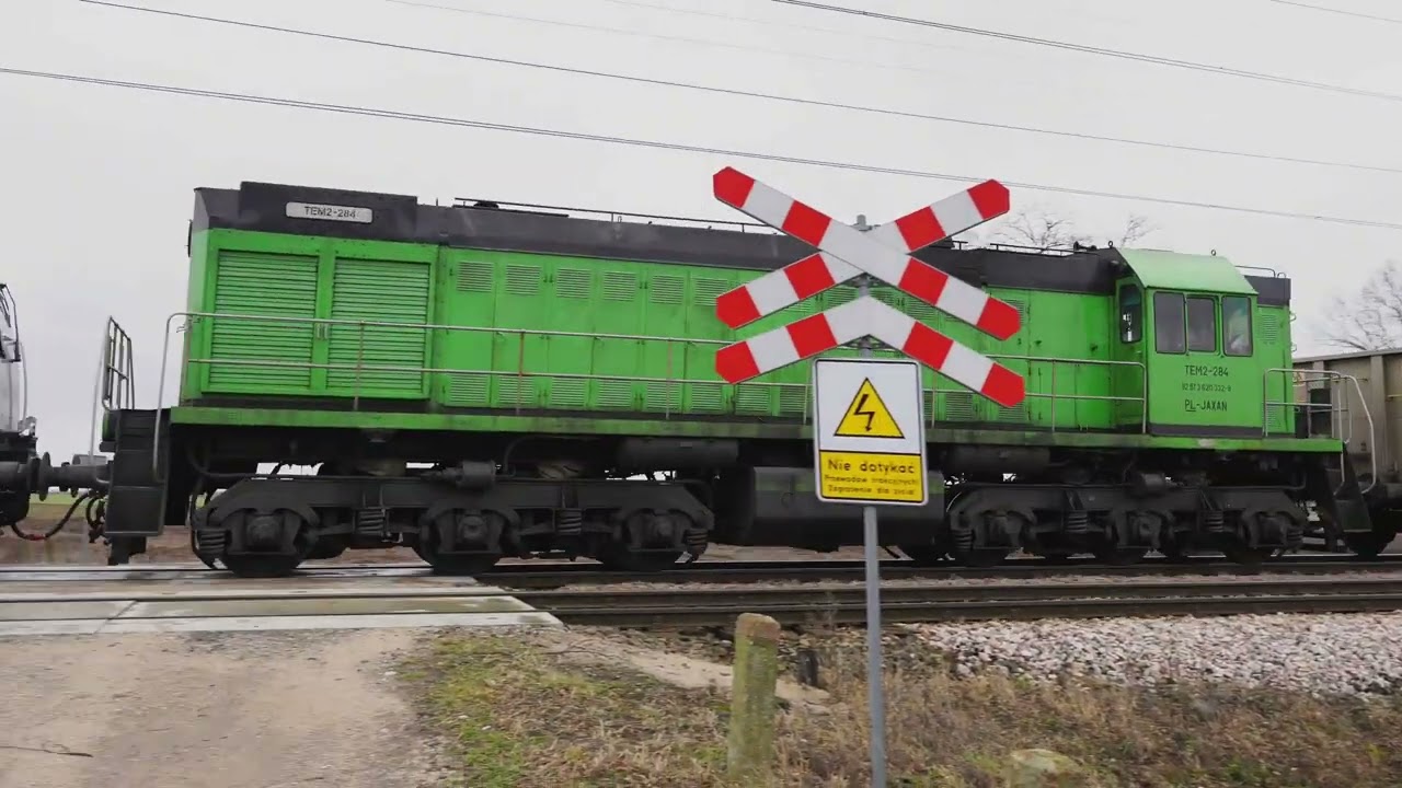 E6ACTa-007 + TEM2-284 JaXan z długim składem węglarek w kierunku Korsz.