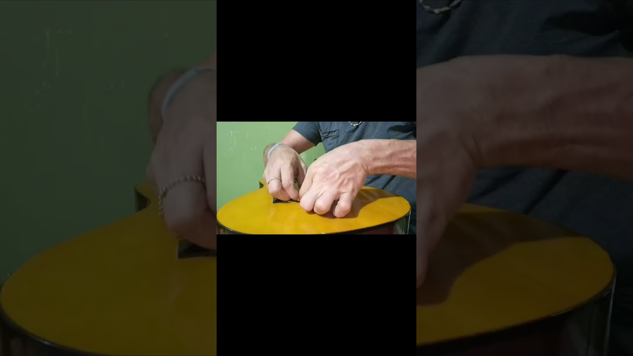 Cómo cambiar cuerdas de guitarra electroacústica  #musica 