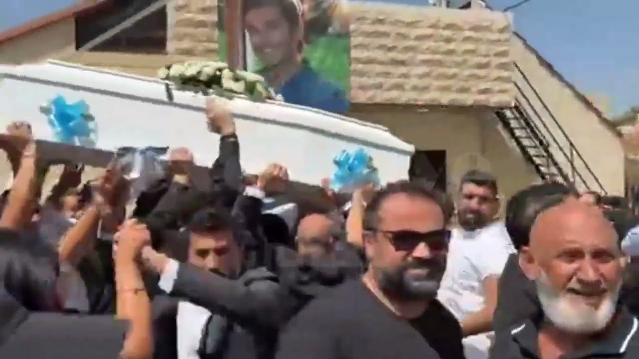 رقص وزغاريد في جنازة جورج الراسي قبل دفنه .. الام انهارت