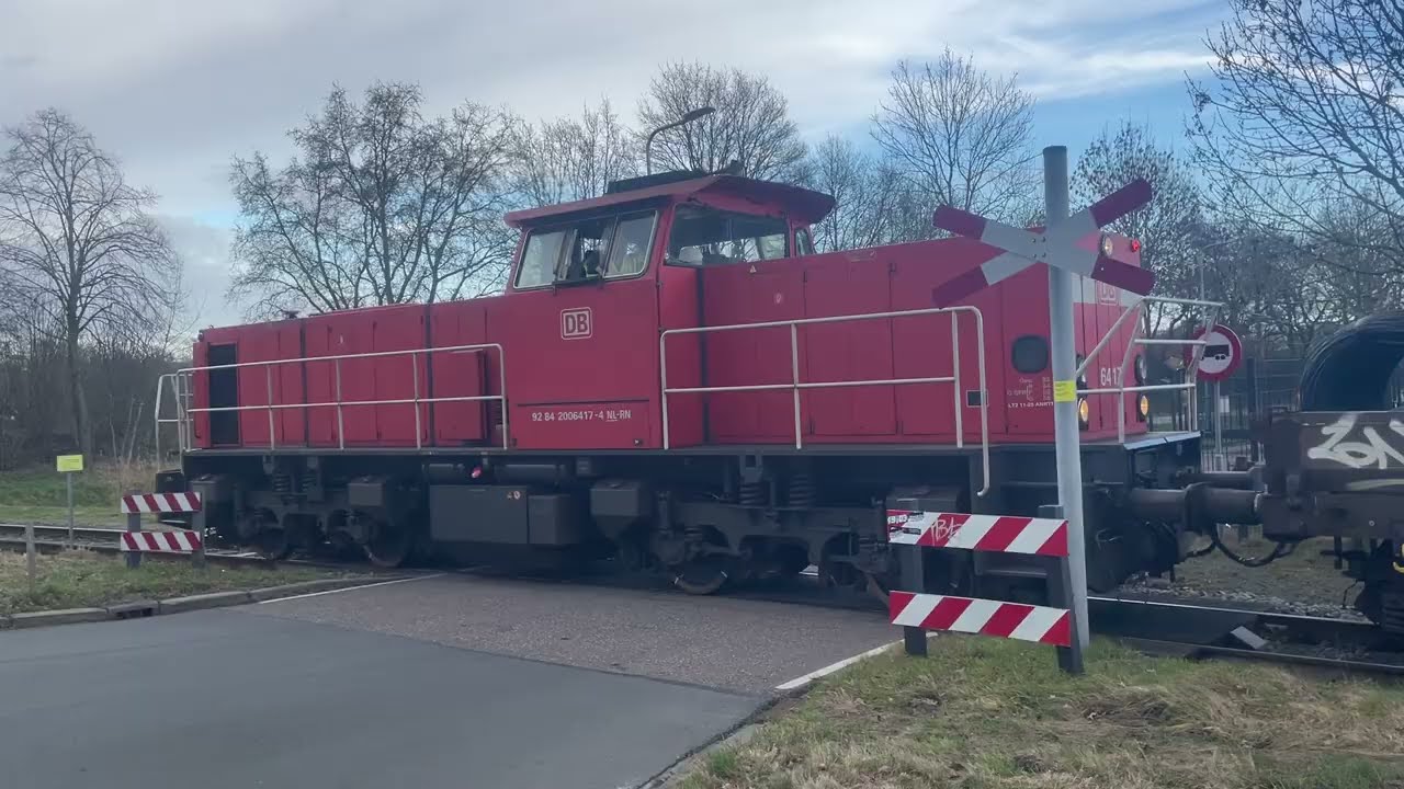 Spoorwegovergang Almelo Bedrijvenpark // Dutch railroad crossing 