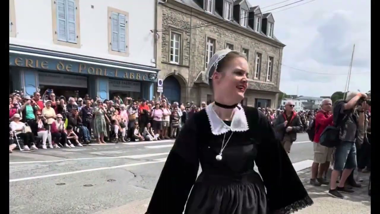 Traditional festivals in Brittany France 🌹 so much fun!
