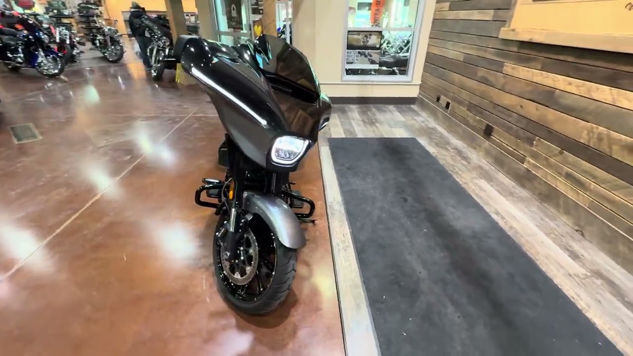 2025 Harley-Davidson Street Glide CVO - Raven Fade - 121 CI Milwaukee Eight Engine with VVT