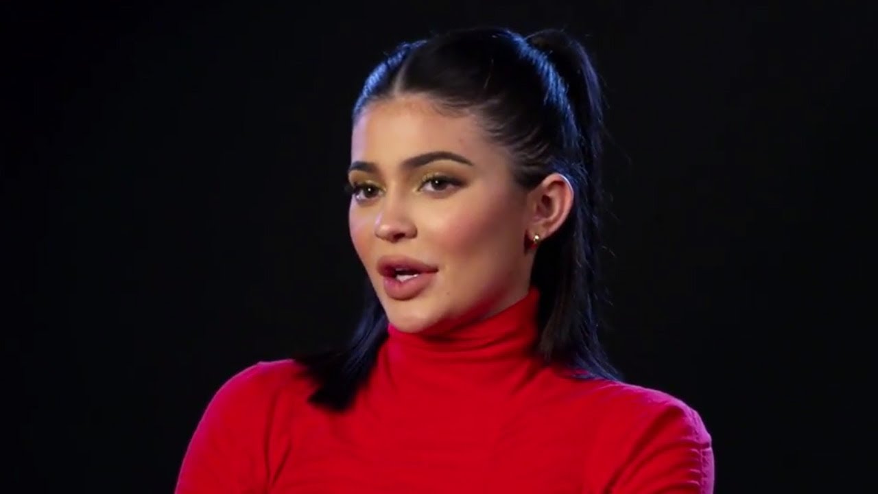 Kylie Jenner Is OVER Her Wild Wigs, Says She Doesn't Want To Be A "Weirdo"