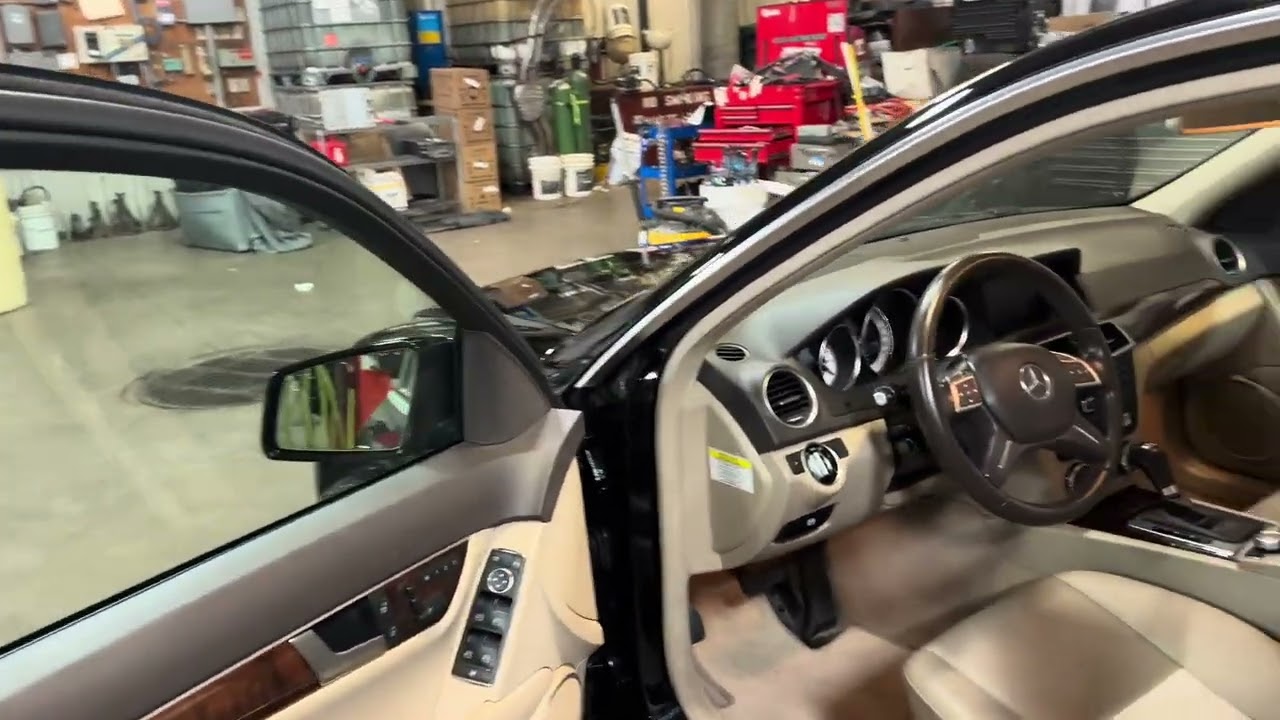 2014 Mercedes Benz C300 4-Matic (walkthrough)
