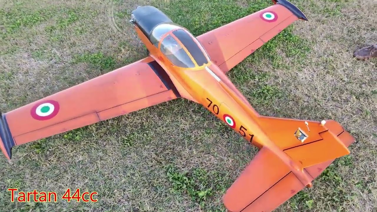 Siai-Marchetti SF260 al Feniletto