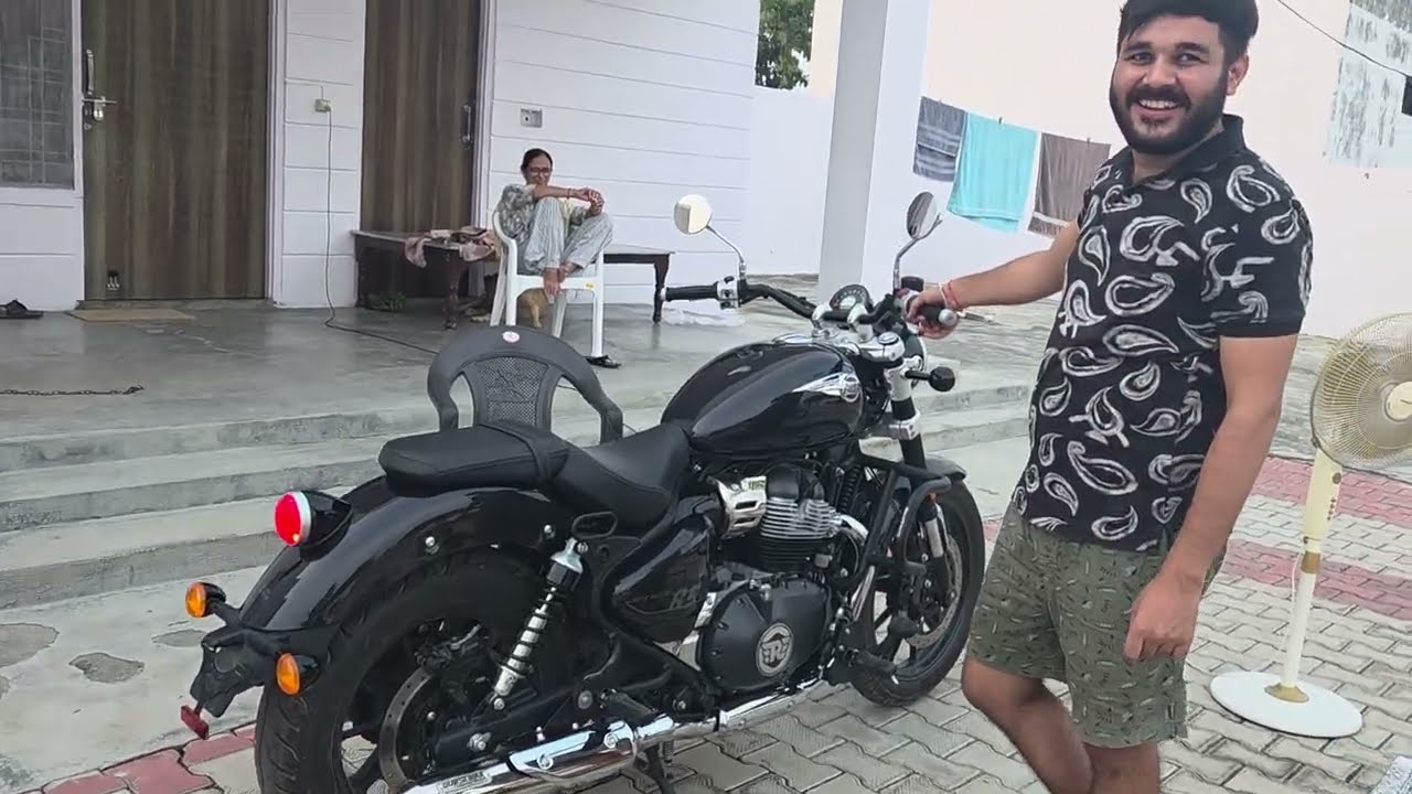 Aaj Maine apni, bike super meteor 650cc main Gursewak, ke exhaust lagaye.