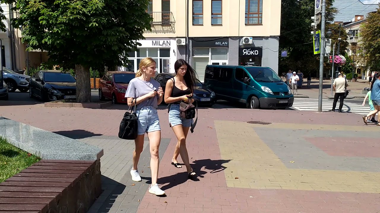 Парк Шевченка в Хмельницькому, фонтани, невідомі вкрали букву в назві міста, Ейфелева вежа