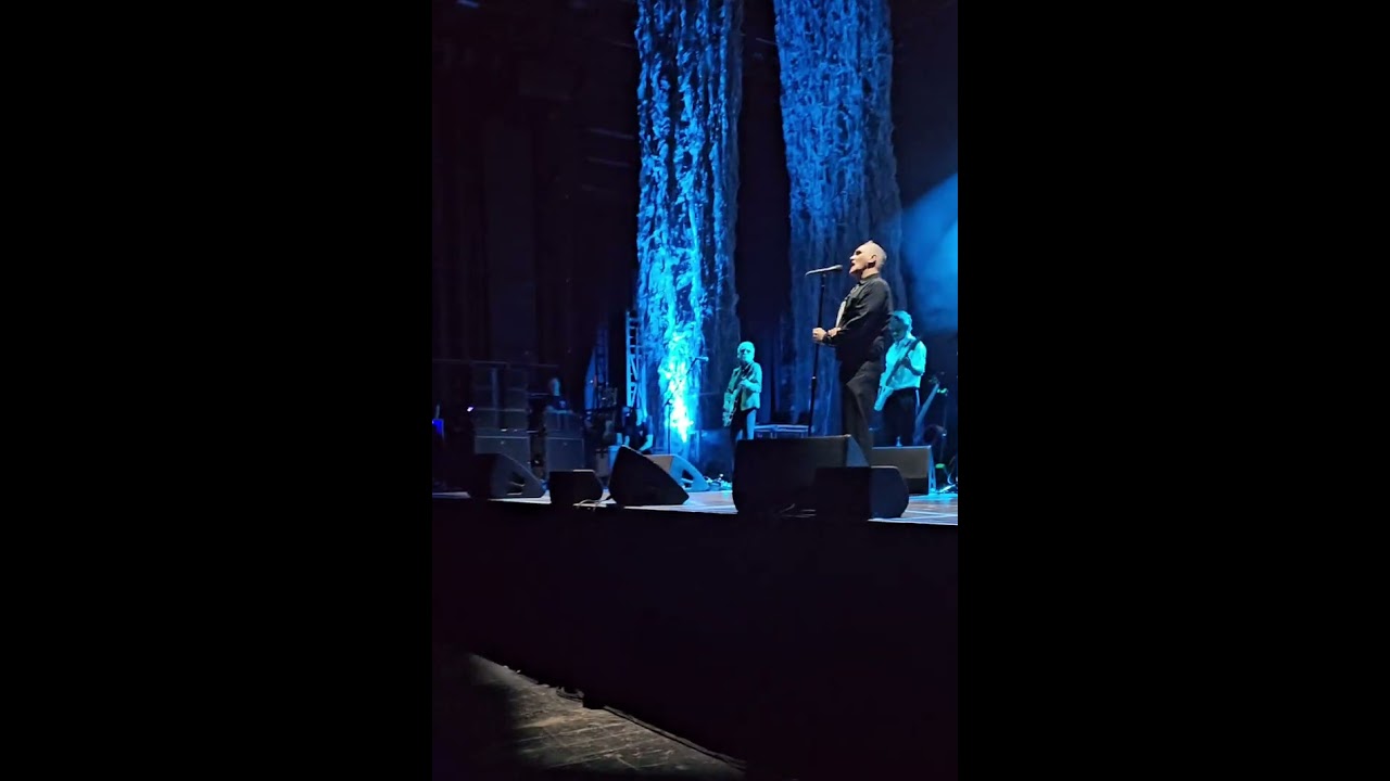 Morrissey  - 'I'm Throwing My Arms around Paris', Liverpool Empire Theatre, July 19, 2023.#morrissey