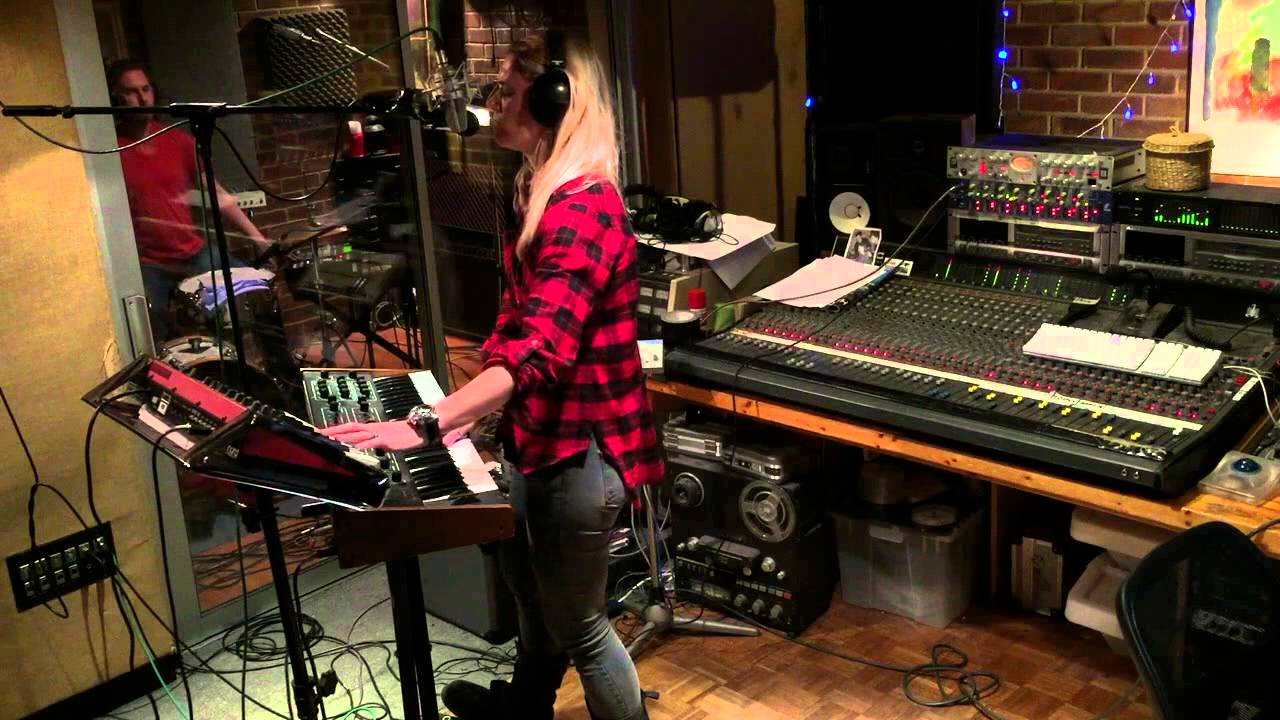 Berenice Scott - 'Try' P!NK cover - The Breakfast Club Sessions