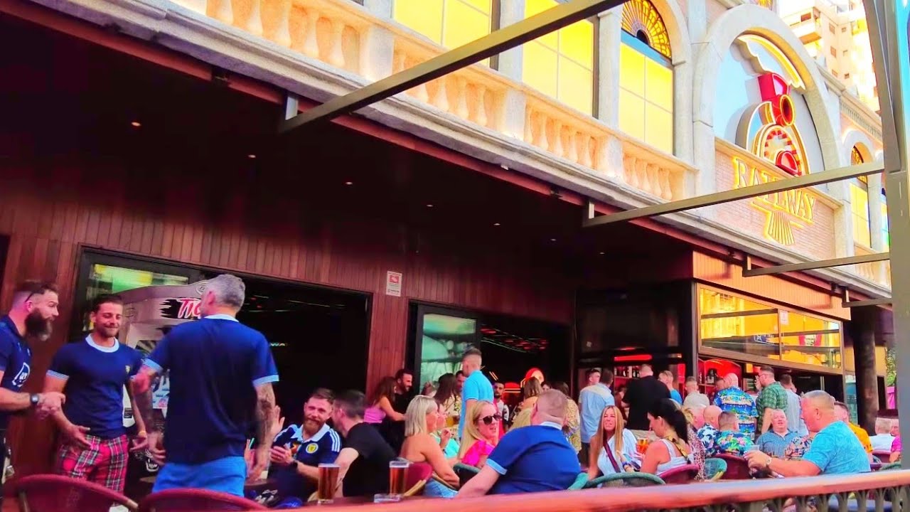 BENIDORM 🇪🇦 Bars & Pubs Gerona Street July 2023 Costa Blanca SPAIN 4K