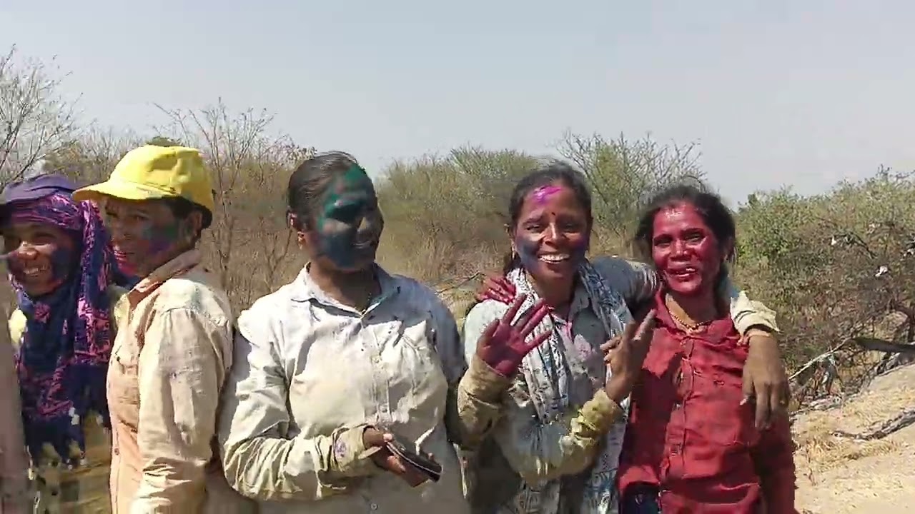 हा आनंद घरी बसून नाही शेतात कष्ट करून व्यक्त करतो हा सुख सोहळा स्वर्गी नाही मंडळी