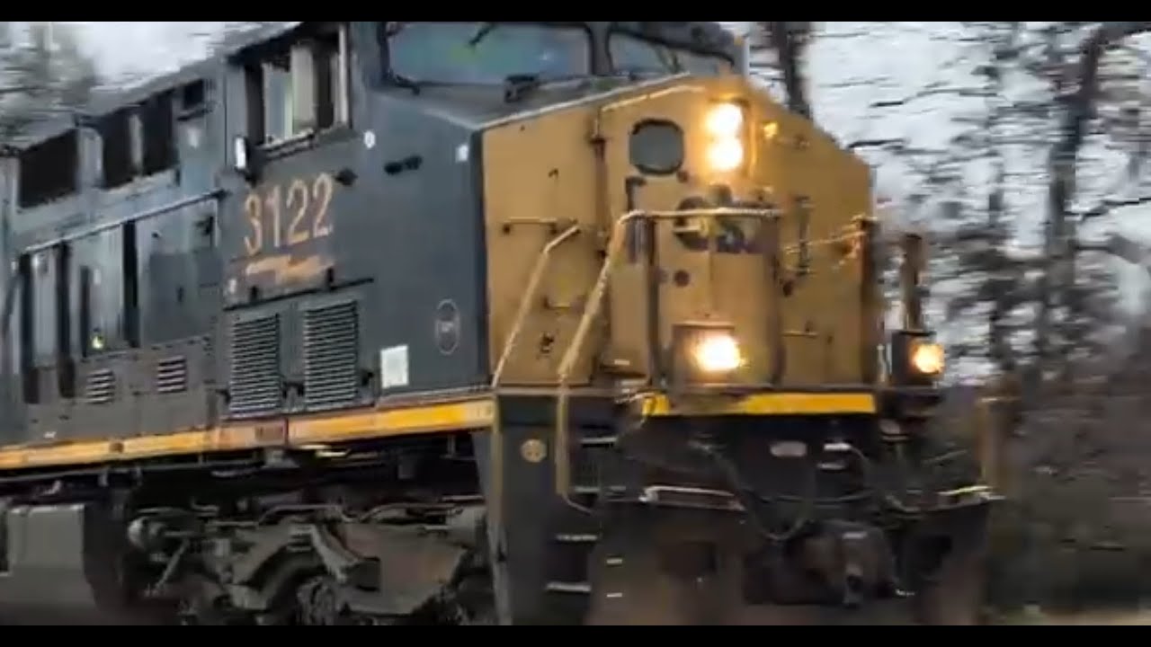 I was able to get my camera out JUST in time! Csx southbound towards Louisville on the lirc M687.