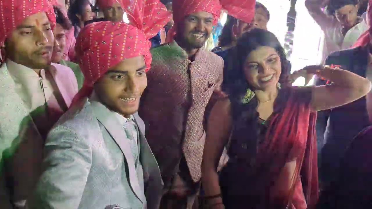 Shadi me Sabne Kiya Dance 😍