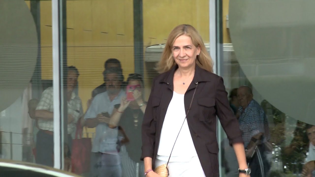 La Infanta Cristina vuelve a sonre&iacute;r en el d&iacute;a de su cumplea&ntilde;os