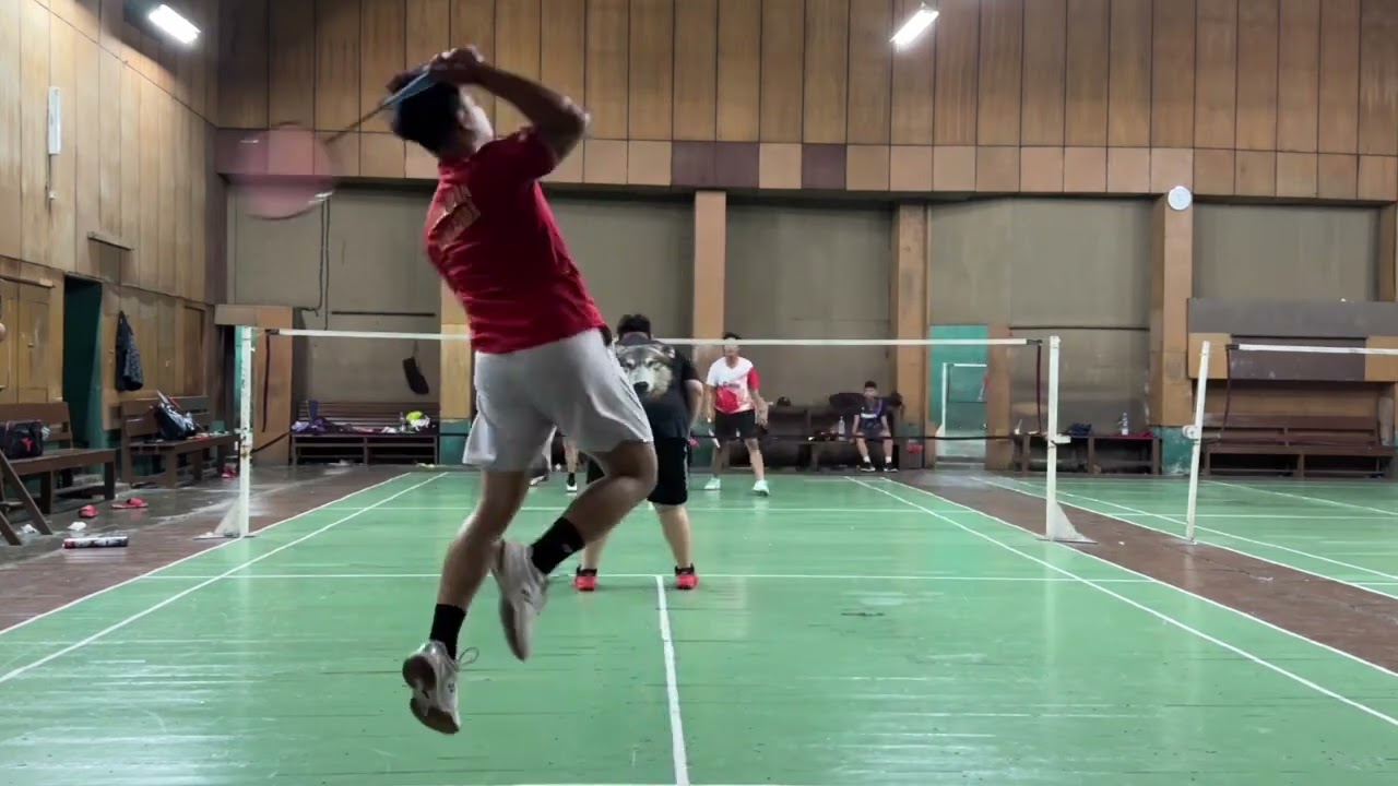 BIG MAN PLAY BADMINTON TILL DOWN AND WIN
