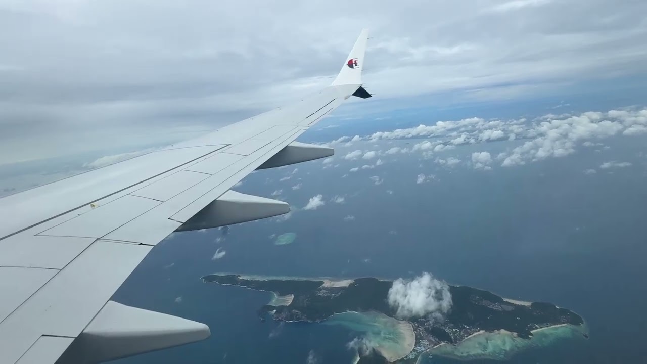 Malaysia Airlines BOEING 737-MAX8 9M-MVM: Landing at Phuket Thailand (HKT/VTSP)