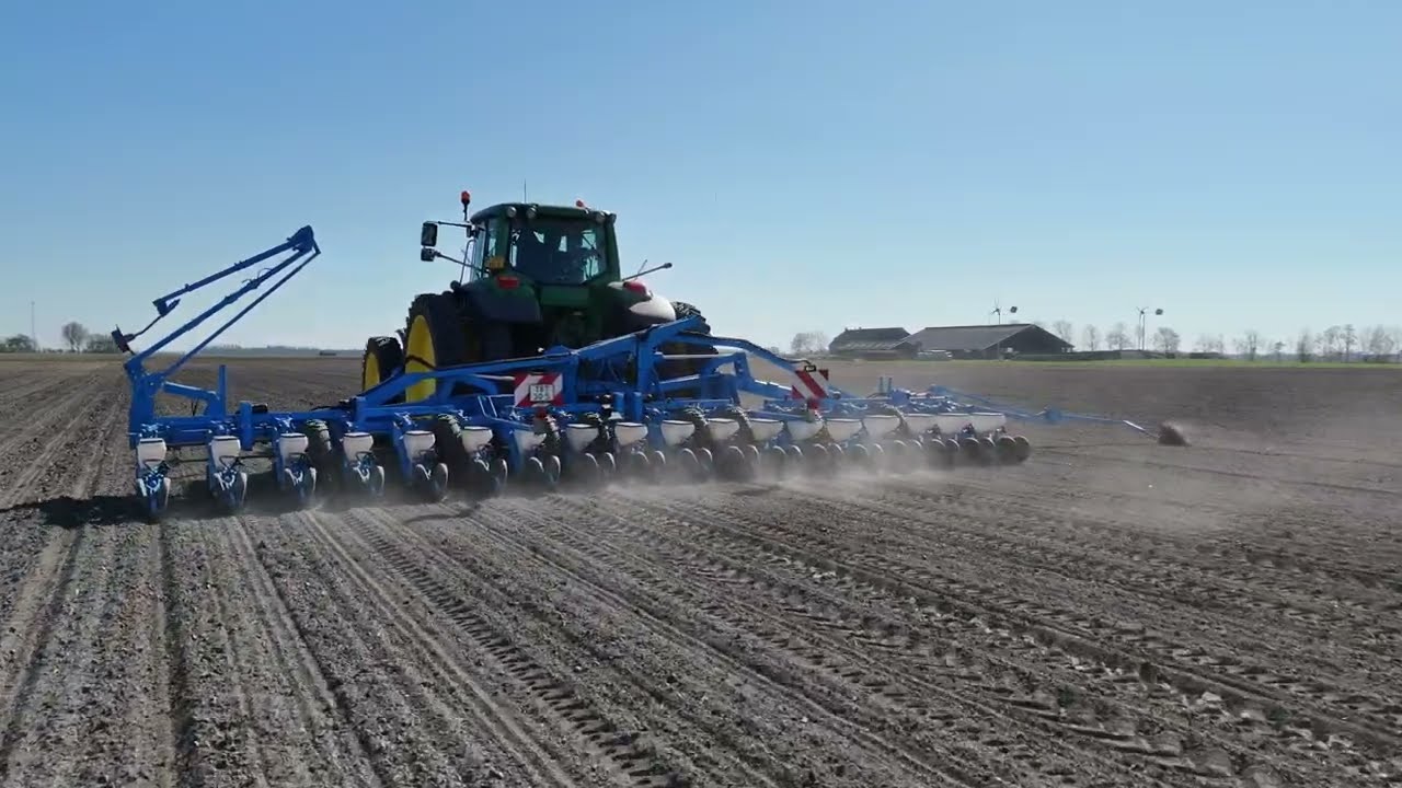 Bieten zaaien met Monosem V4 18 rijer van Loonbedrijf Tamminga