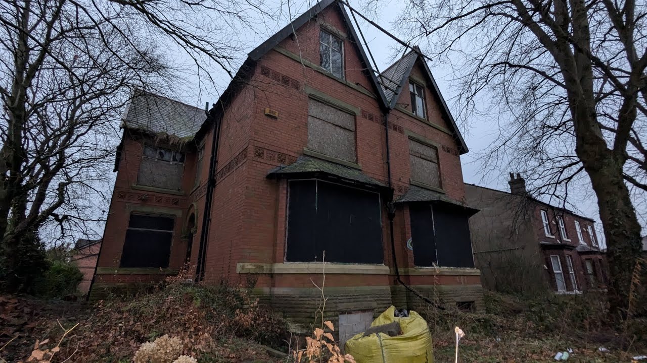 Exploring An Abandoned Mansion Rochdale Abandoned Places